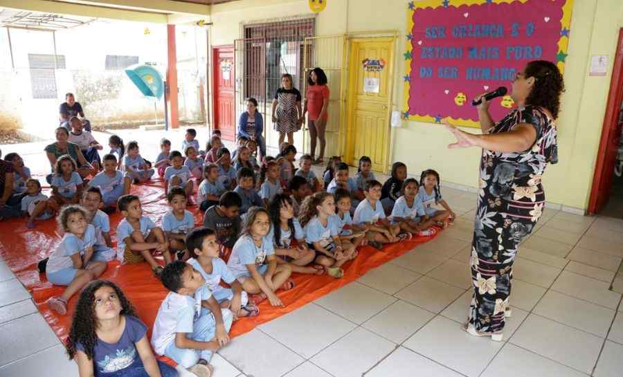 Prefeitura realiza contação de história como ferramenta de sensibilização na educação ambiental